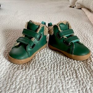Ten little furry high tops in Emerald Green size 6